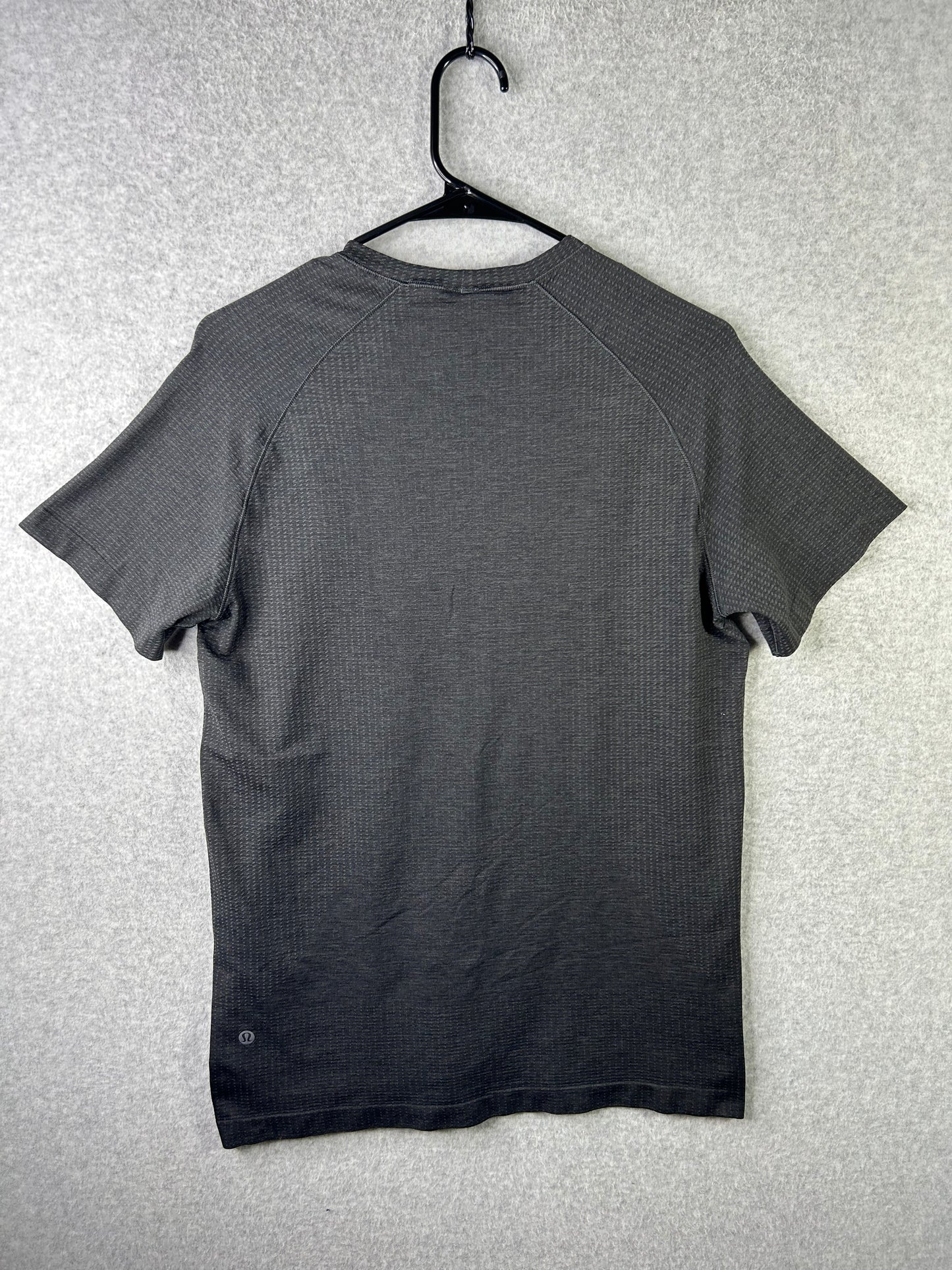 Lululemon Metal Vent Tech Short-Sleeve Shirt Size Small Graphite Grey / Black
