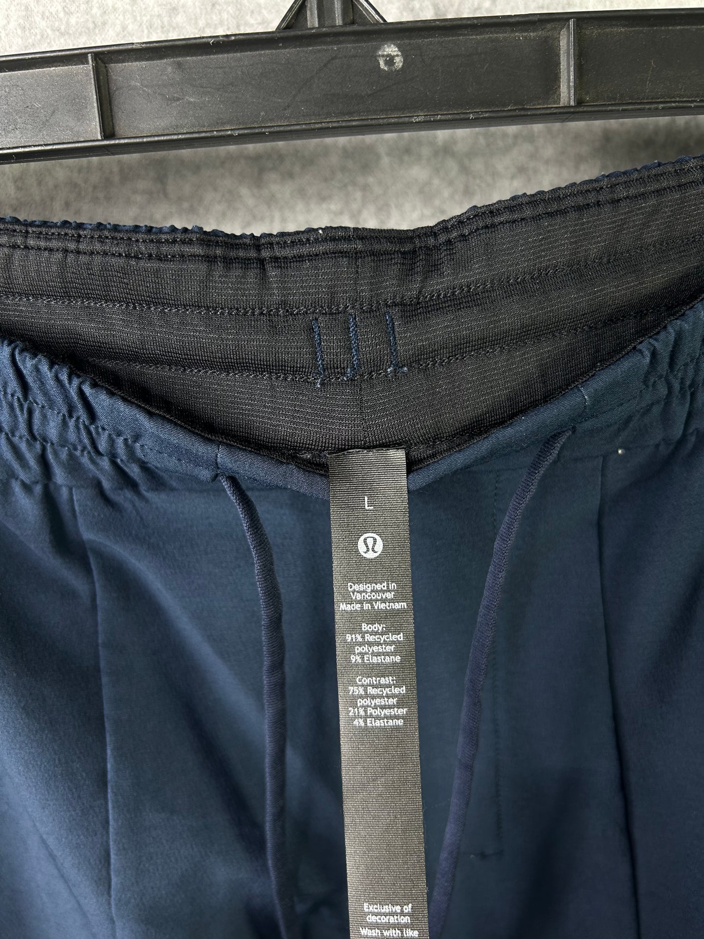 Lululemon License to Train Jogger Size Large True Navy