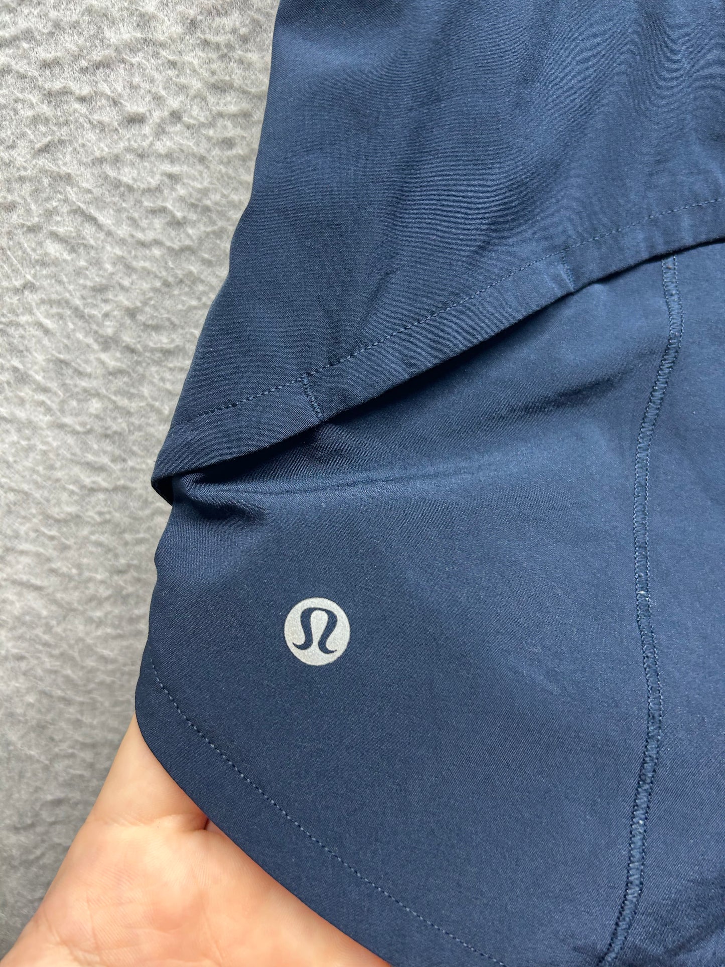 Lululemon Speed Up Short Long 4" Size 6 True Navy