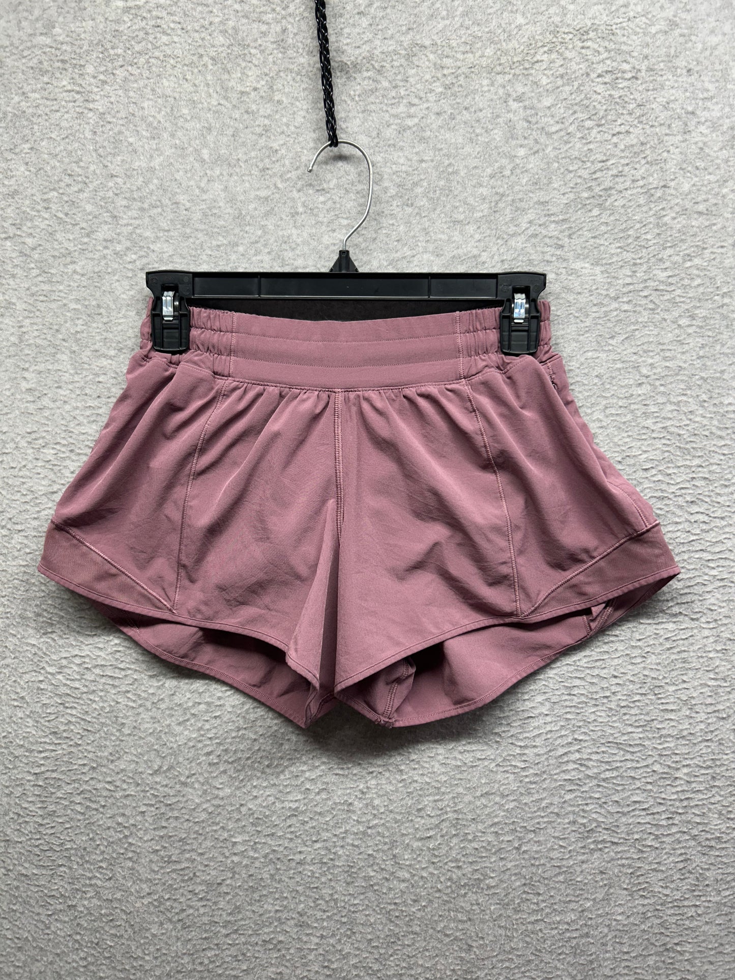 Lululemon Hotty Hot Short II 4" Size 6 Figue