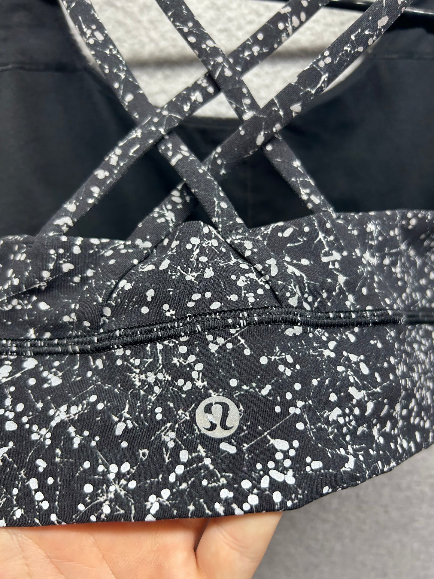 Lululemon Energy Reflective Long-Line Bra Size 6 Crinkle Dust Reflective Alpine White Multi
