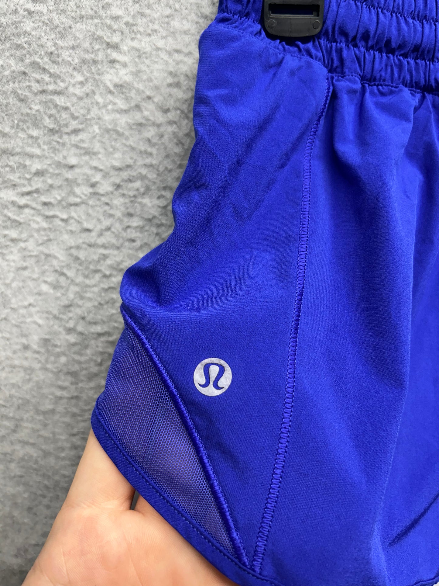 Lululemon Hotty Hot Short II 2.5" Size 8 Blue