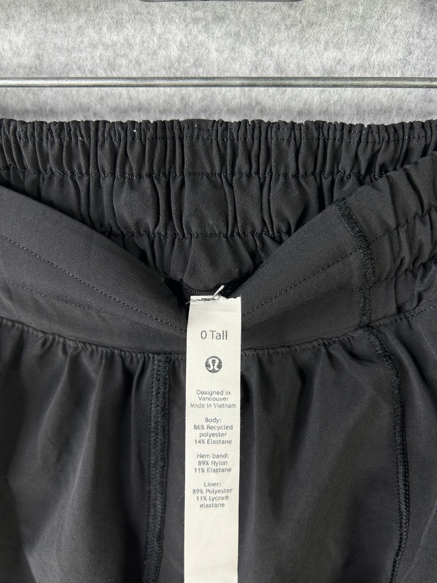 Lululemon Hotty Hot Short II 4" Size 0 Black
