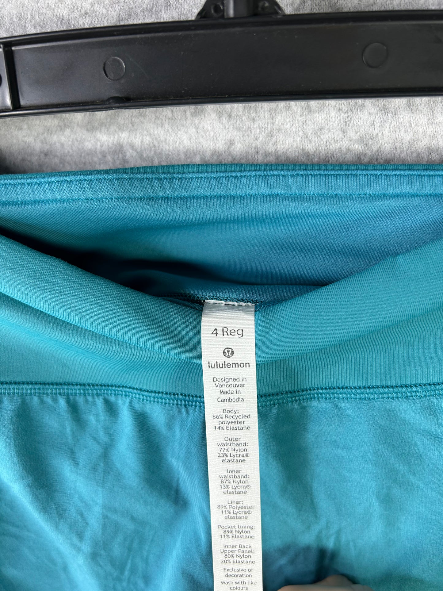 Lululemon Speed Up Short 2.5" Size 4 Green Jasper