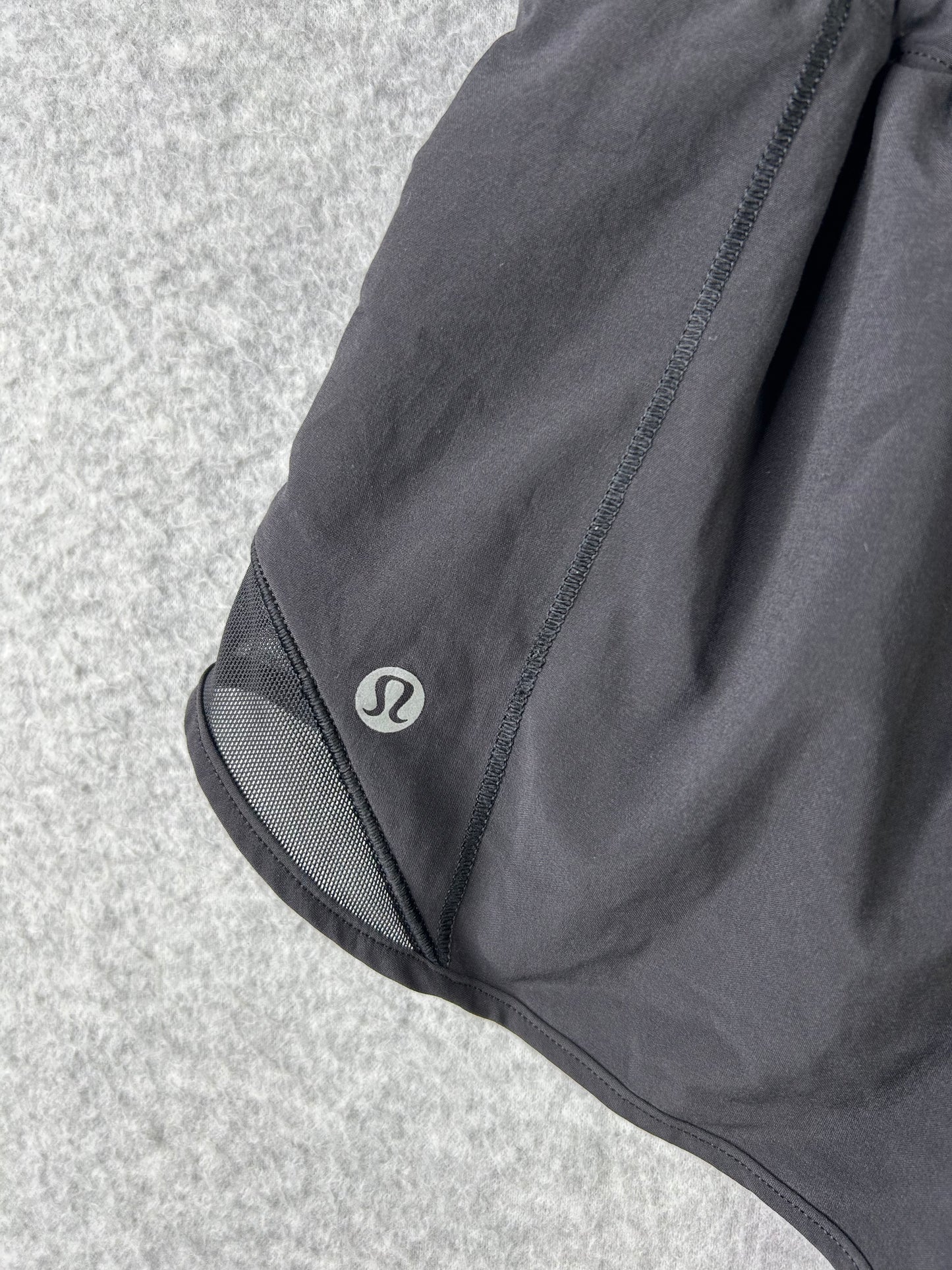Lululemon Hotty Hot Short II 2.5" Size 4 Black