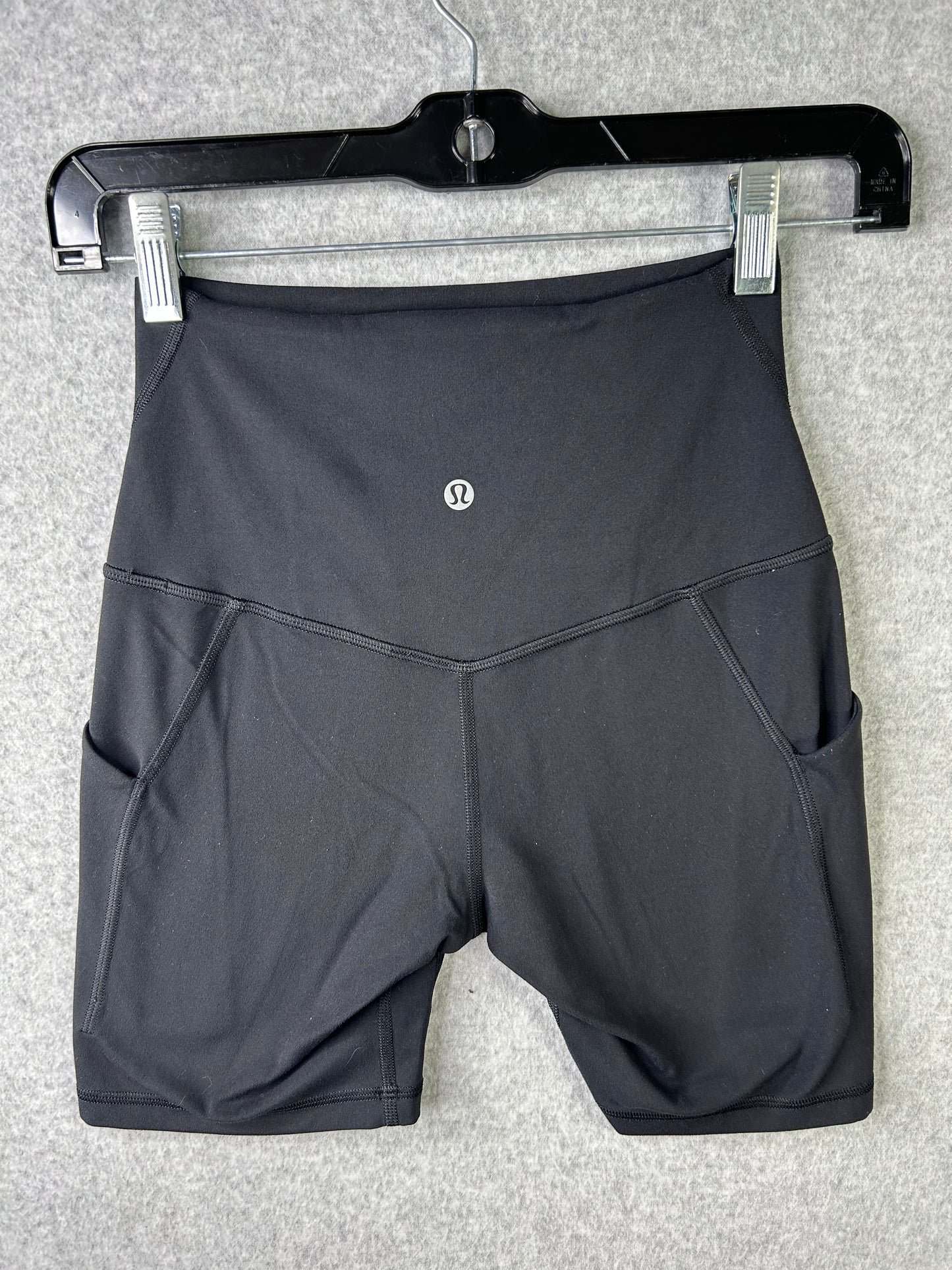 Lululemon Align High Rise Short 6" Pockets Size 4 Black
