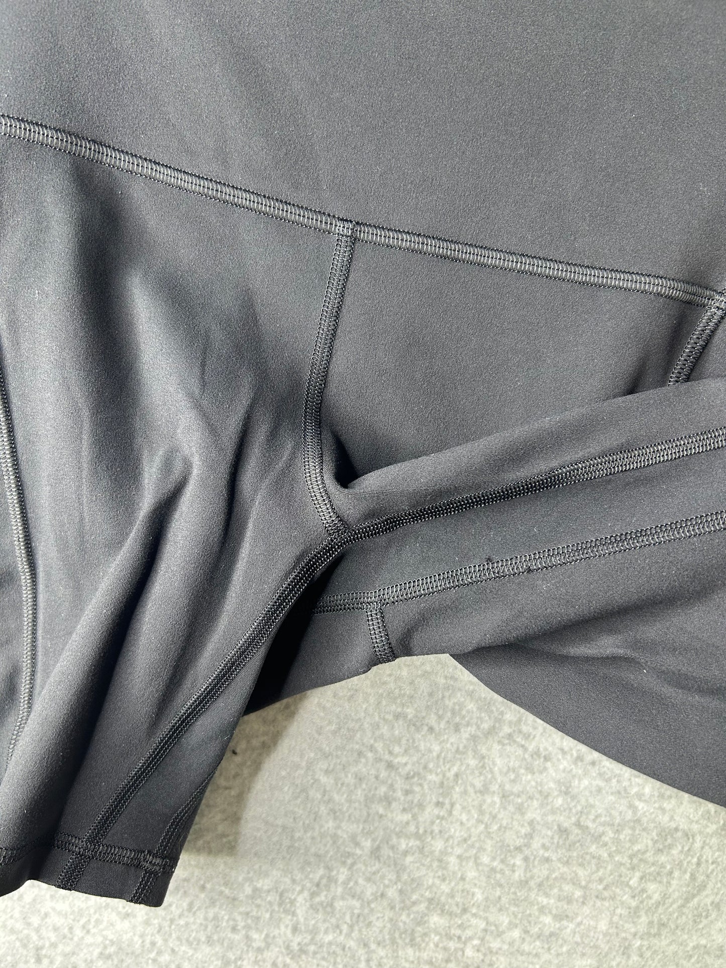 Lululemon Align High Rise Short 6" Pockets Size 4 Black