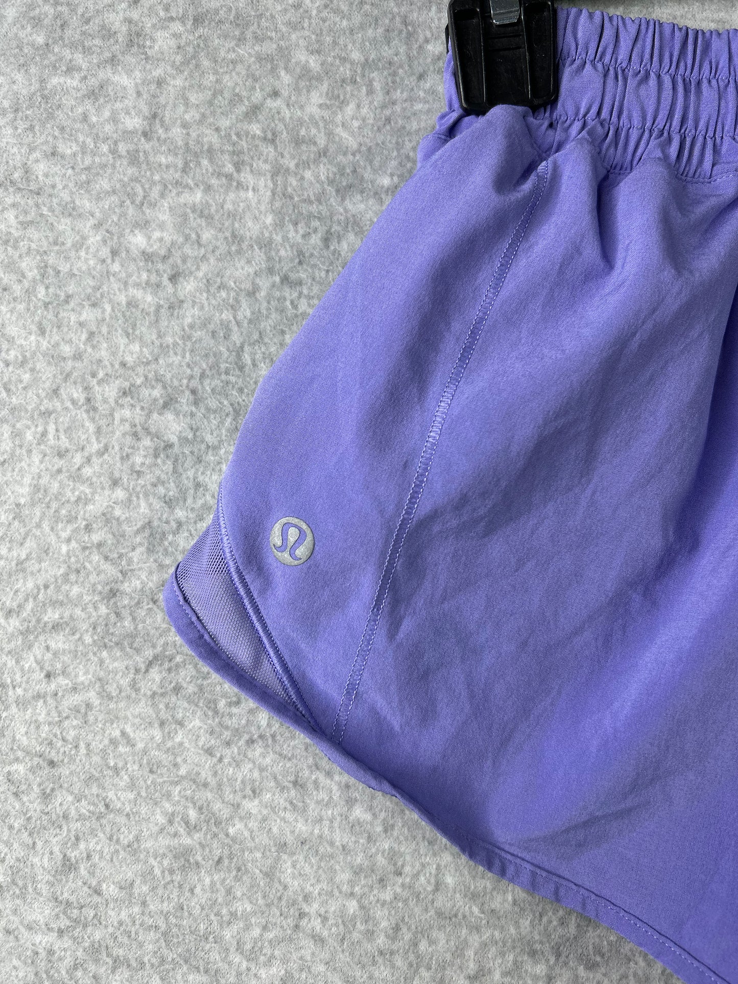 Lululemon Hotty Hot Low-Rise Lined Short 2.5" Size 4 Dark Lavender (Square Dot)