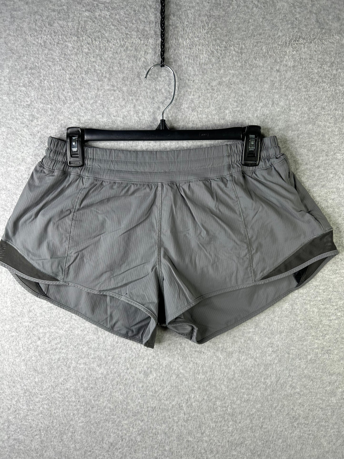 Lululemon Hotty Hot Short II 2.5" Size 10 Gray