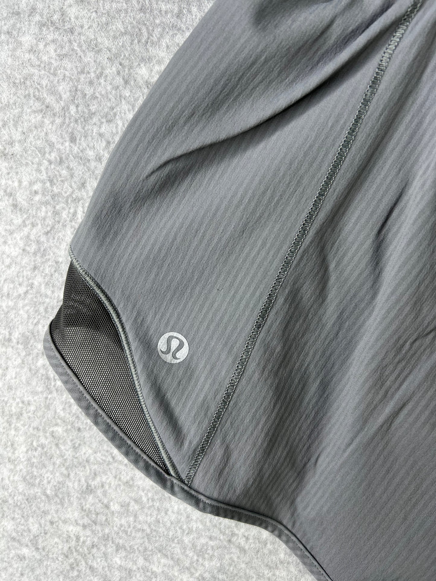Lululemon Hotty Hot Short II 2.5" Size 10 Gray