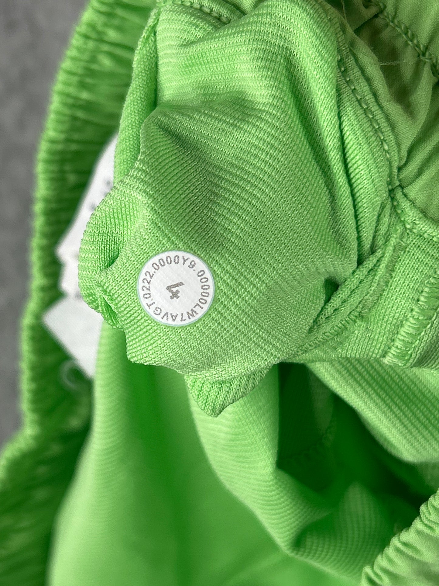 Lululemon Hotty Hot Low-Rise Lined Short 4" Size 4 Scream Green Light
