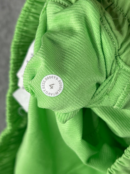 Lululemon Hotty Hot Low-Rise Lined Short 4" Size 4 Scream Green Light