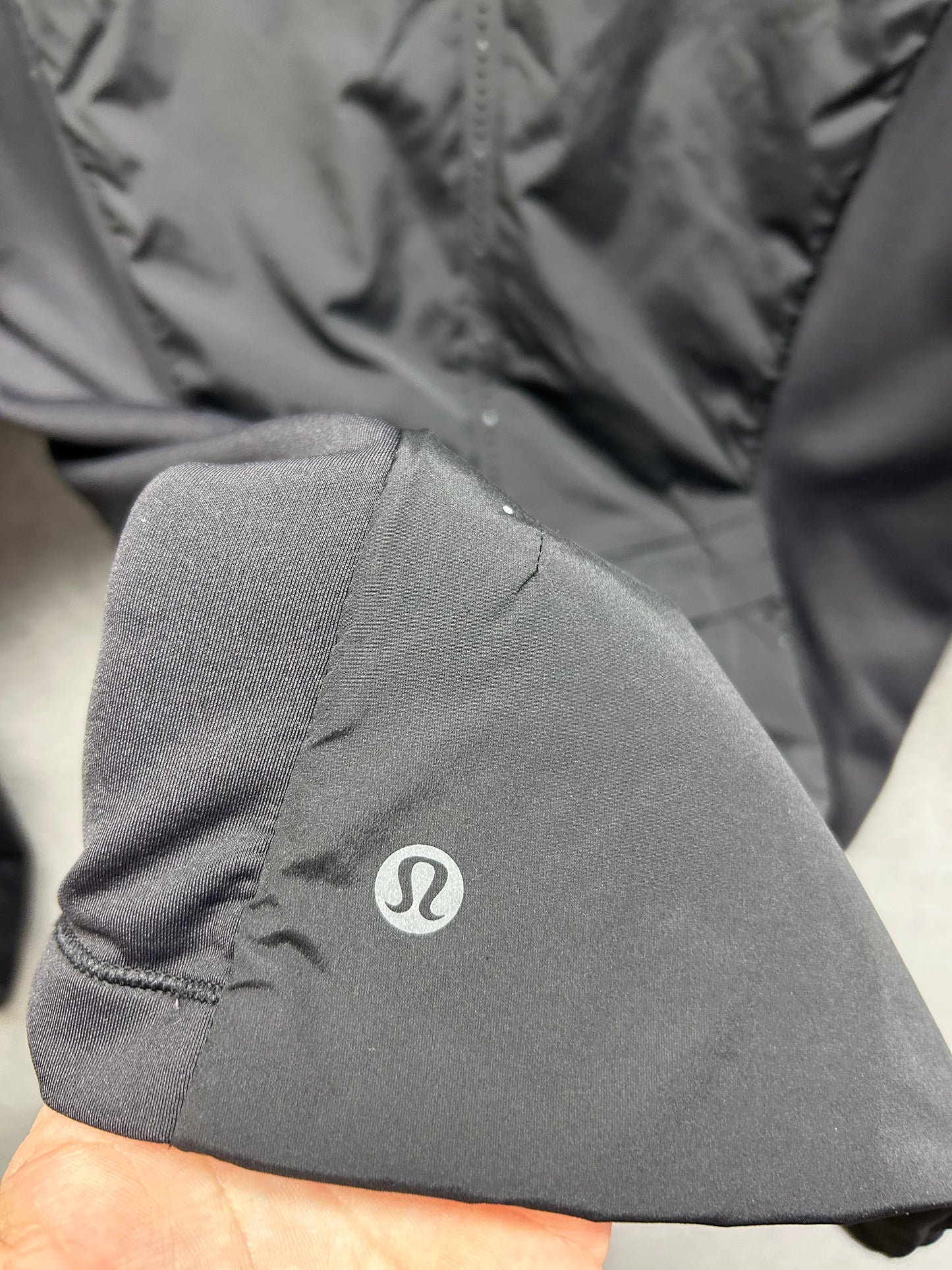 Lululemon Run For Cold Jacket Size 8 Black