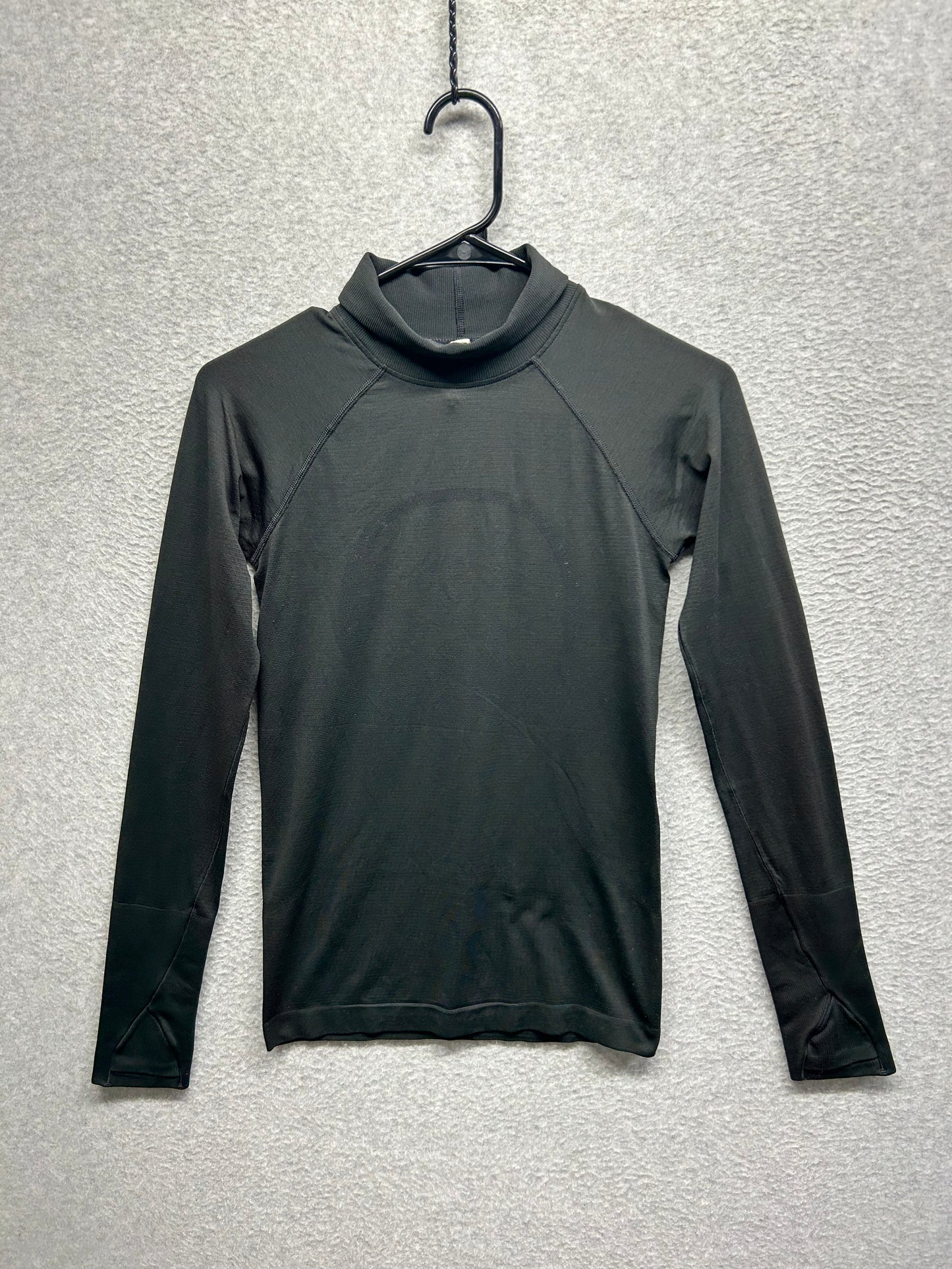 Lululemon Swiftly Speed Turtleneck Size 4 Black