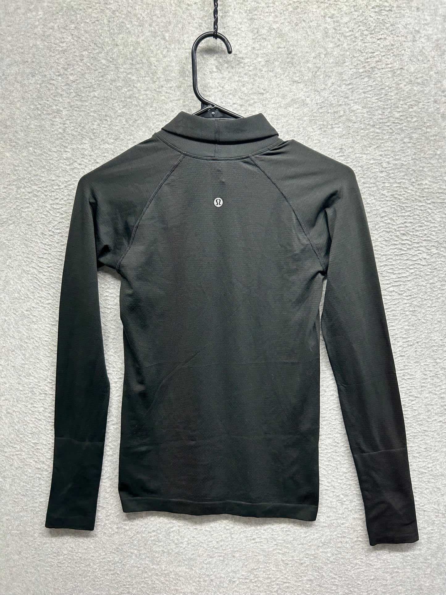 Lululemon Swiftly Speed Turtleneck Size 4 Black