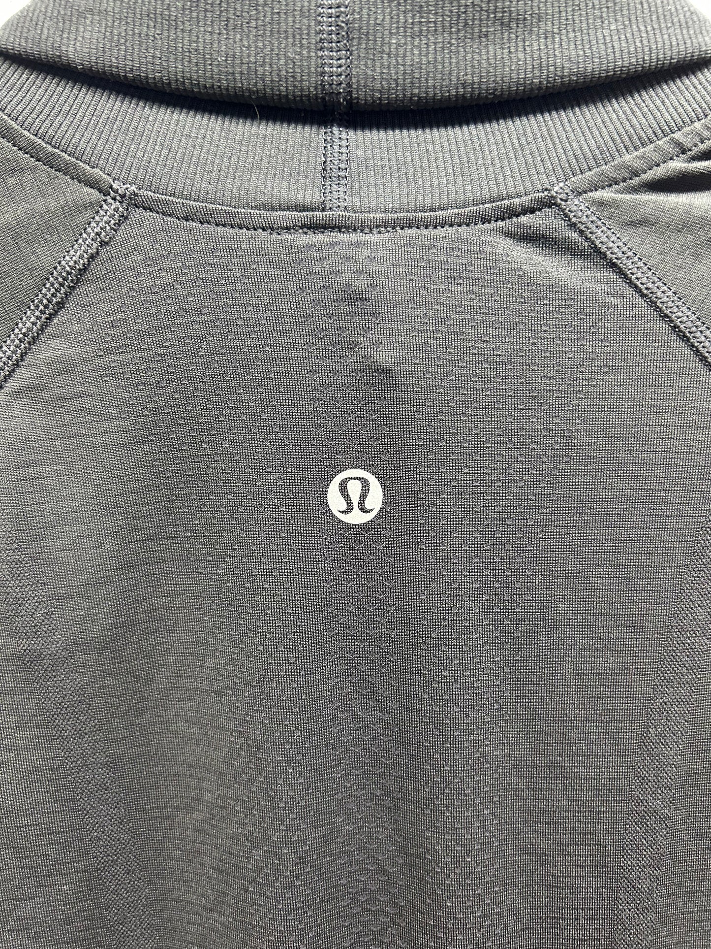 Lululemon Swiftly Speed Turtleneck Size 4 Black
