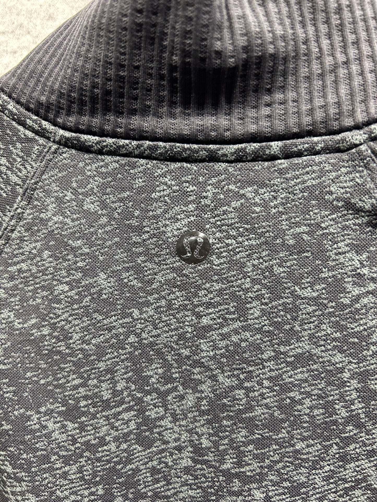 Lululemon Rest Less 1/2 Zip Size 6 Black | Dark Cast