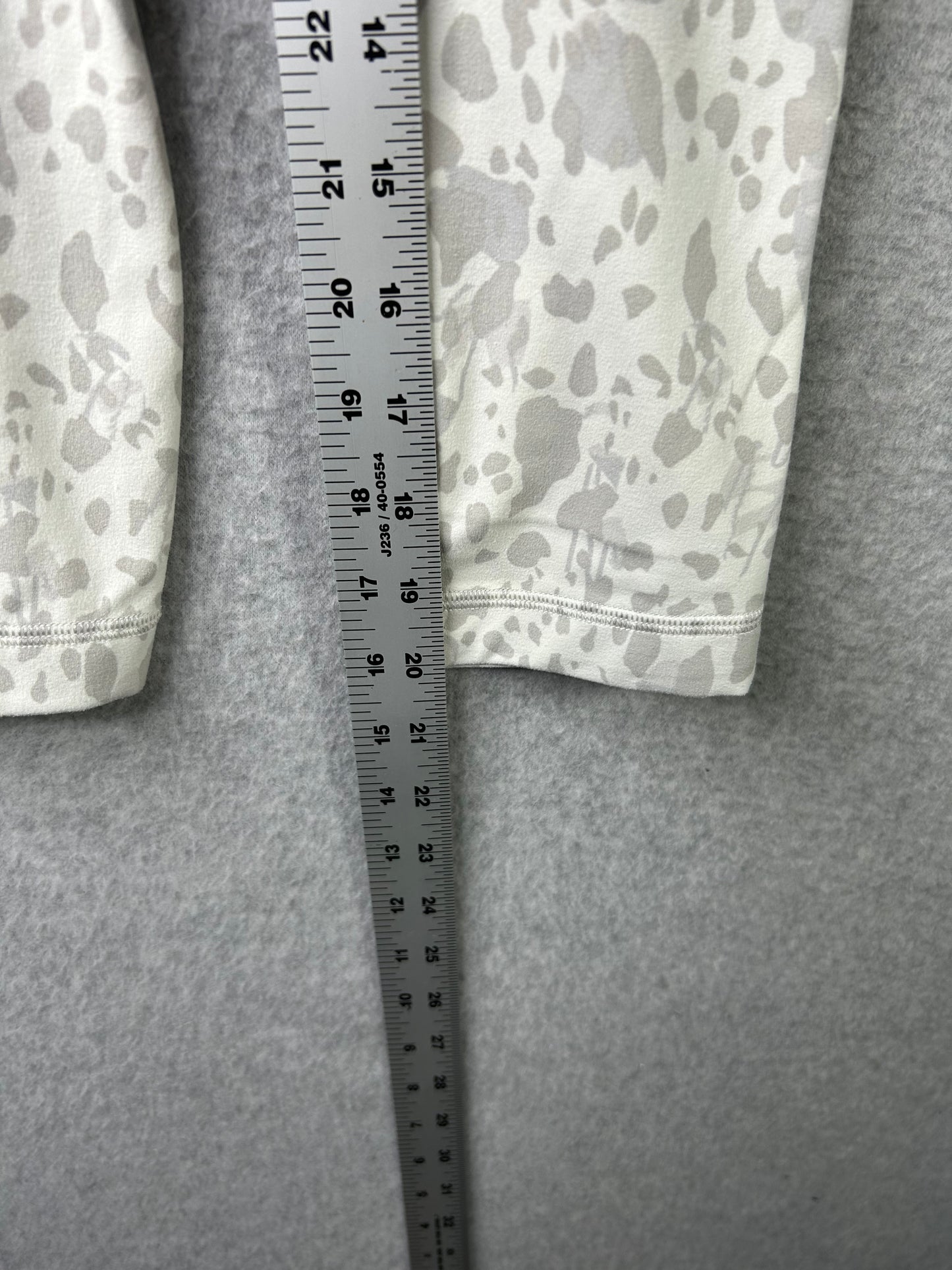 Lululemon Align High-Rise Crop 20" Size 2 Cheetah Camo Antique White Multi