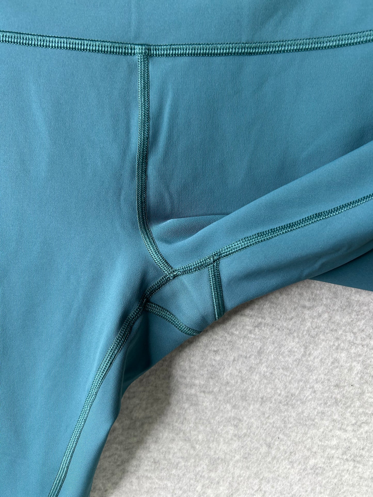 Lululemon Wunder Under Crop High-Rise Full-On Luxtreme 21" Size 10 Deep Cove