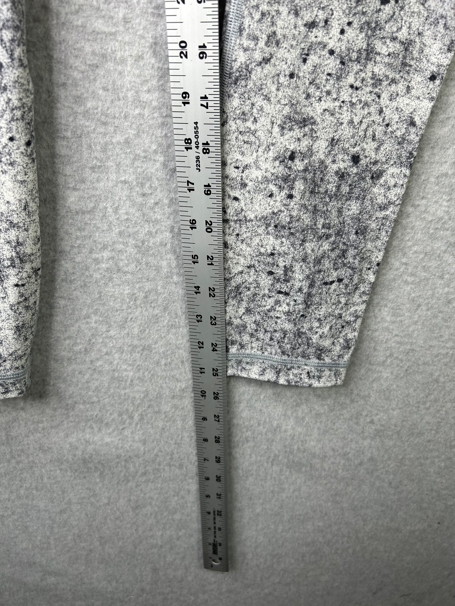 Lululemon Wunder Under Hi-Rise 7/8 Tight 25" Size 6 Antiqued Alpine White Multi
