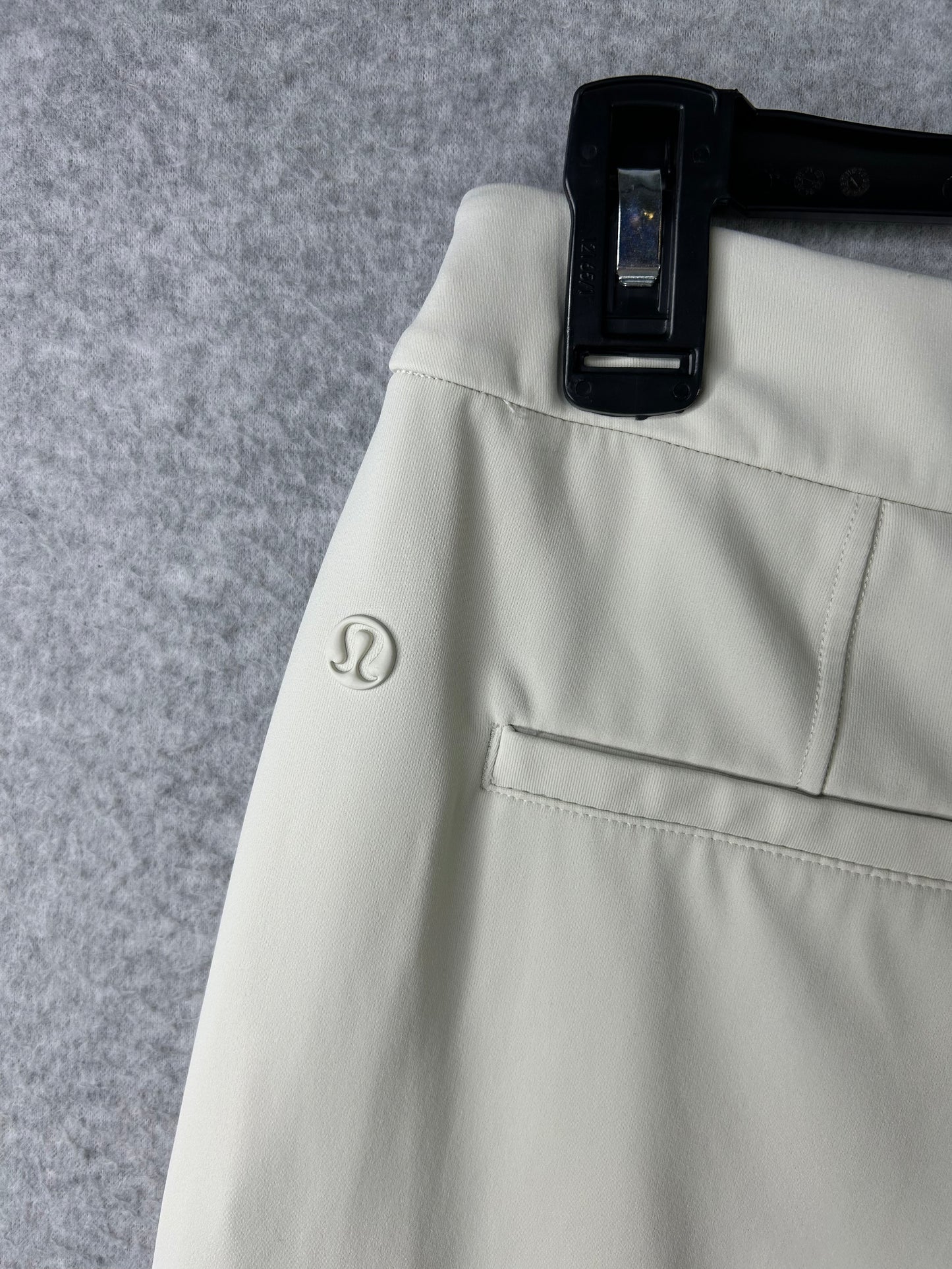 Lululemon Tapered-Leg Mid-Rise 7/8 Pant Luxtreme Size Small Bone (Square Dot)