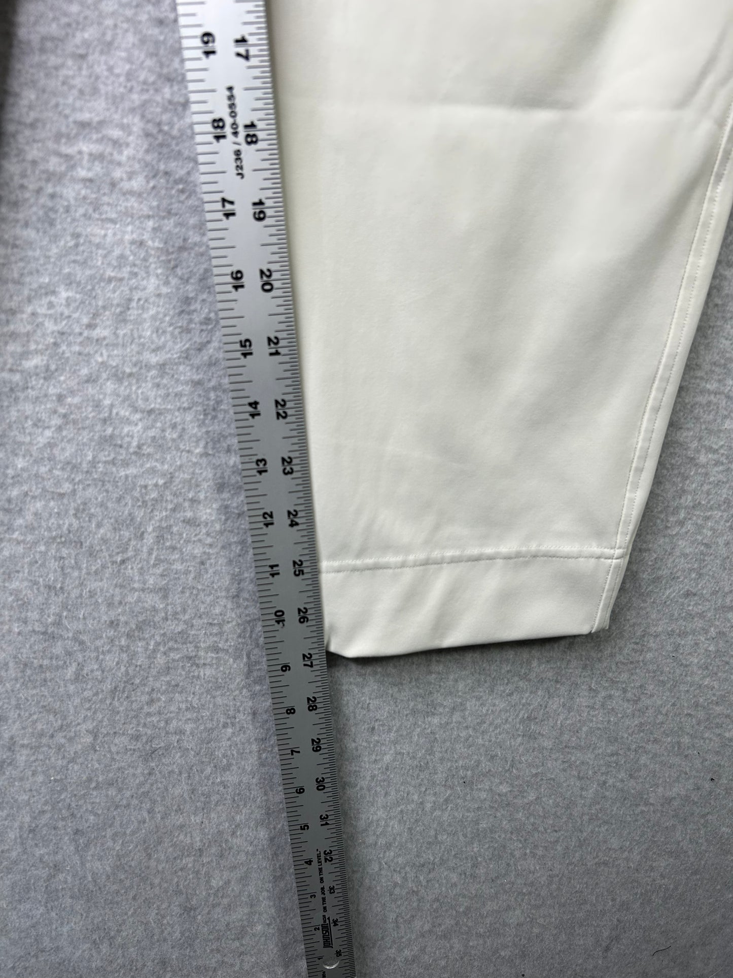 Lululemon Tapered-Leg Mid-Rise 7/8 Pant Luxtreme Size Small Bone (Square Dot)