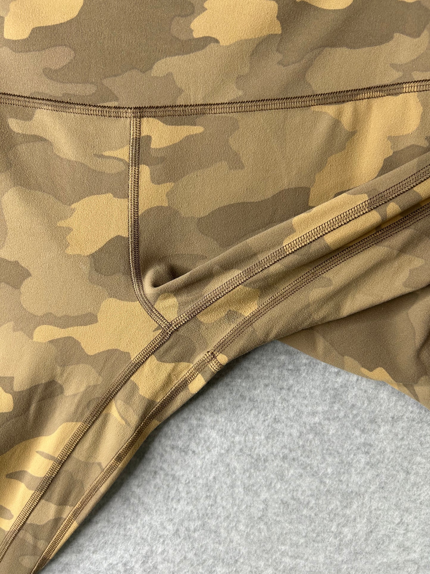 Lululemon Align High-Rise Pant 25" Size 8 Heritage 365 Camo Beige Multi