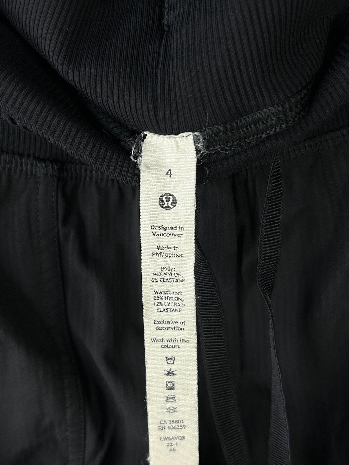 Lululemon Dance Studio Crop 24" Size 4 Black