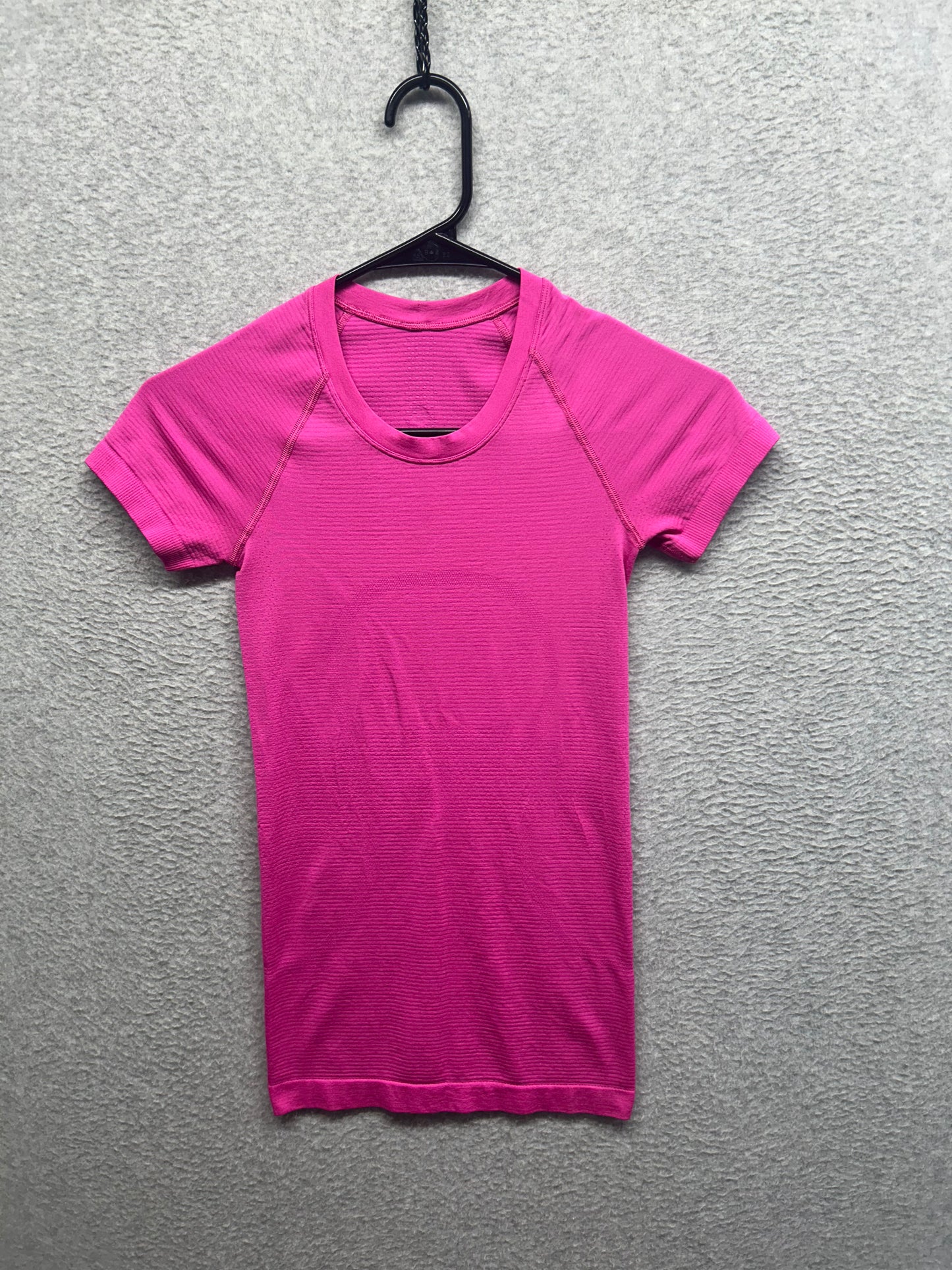 Lululemon Swiftly Tech Short Sleeve Shirt 2.0 Size 0 Pink