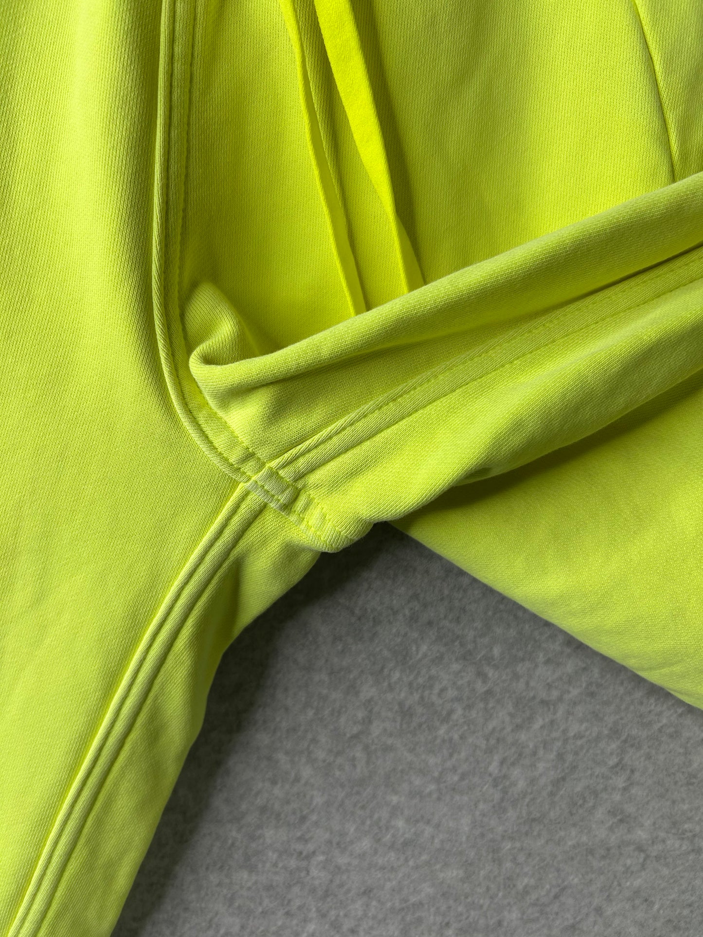 Lululemon Scuba High-Rise French Terry Jogger Size 2 Neon Garment Dye Solid Highlight Yellow