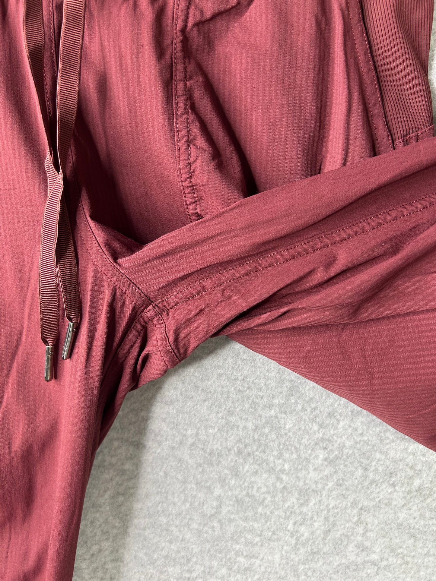 Lululemon Dance Studio Mid-Rise Jogger Size 4 Red Merlot