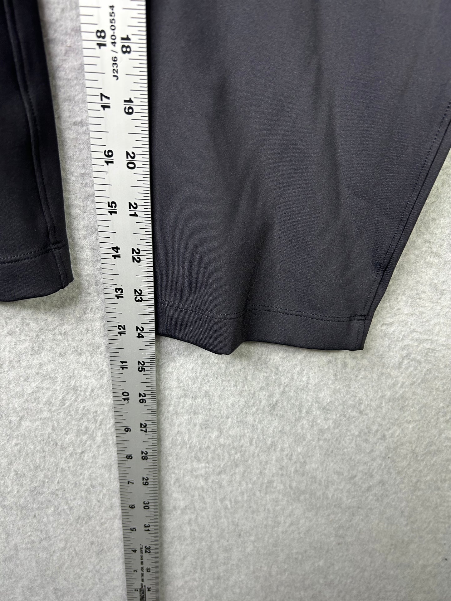 Lululemon On The Fly Crop 24" Size 4 Black
