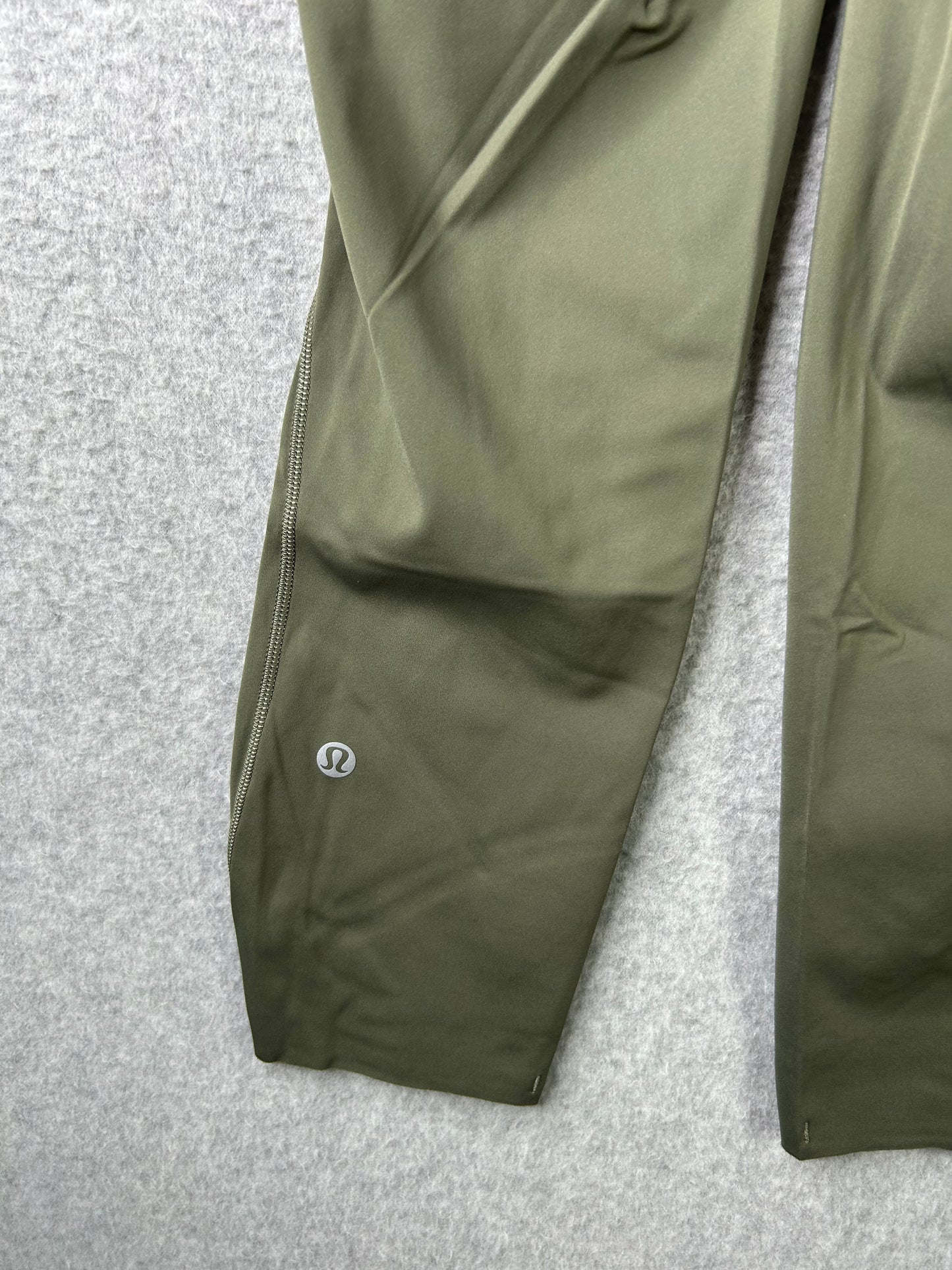 Lululemon Base Pace High-Rise Crop 22" Size 6 Army Green
