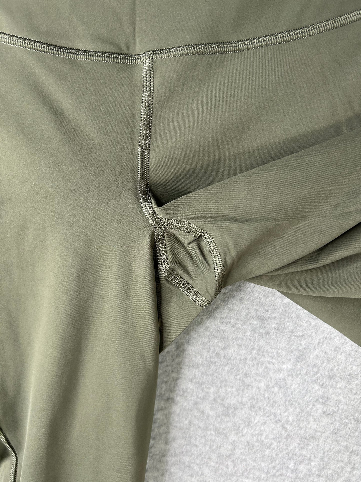 Lululemon Base Pace High-Rise Crop 22" Size 6 Army Green