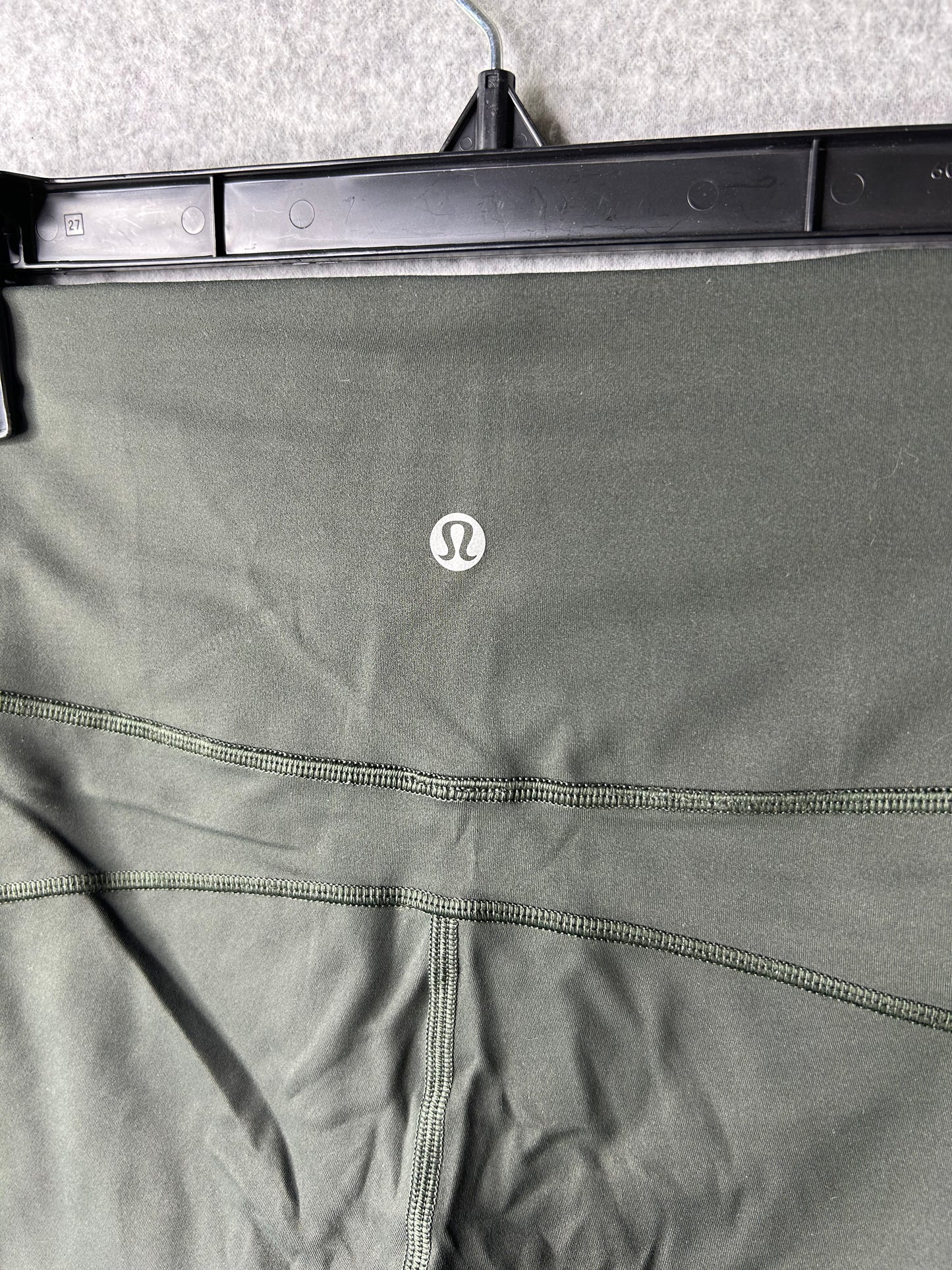Lululemon In Movement Crop Everlux 20" Size 8 Evergreen