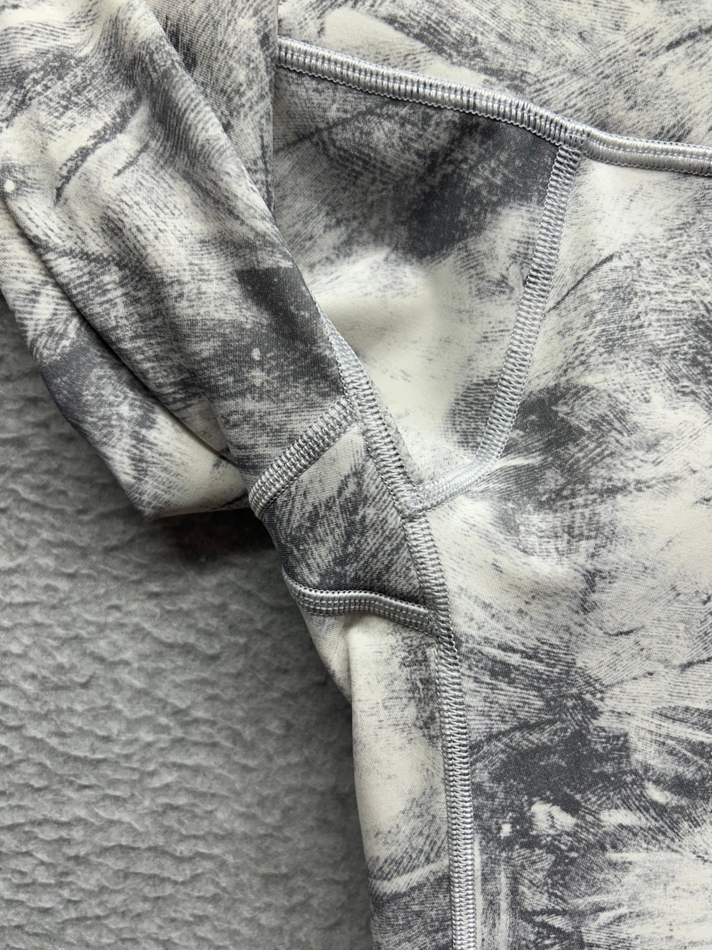 Lululemon Wunder Under Hi-Rise Luxtreme 25" Size 4 Breeze By White Light Cast