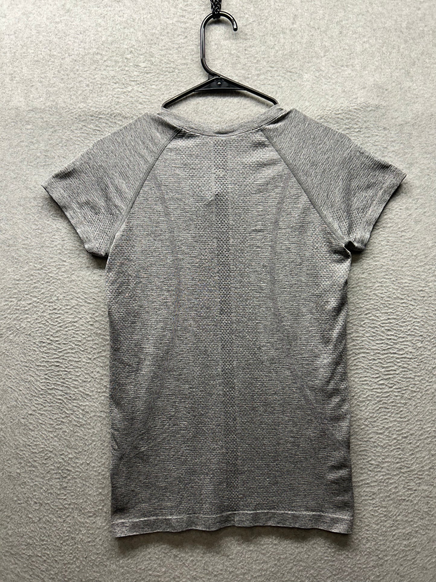 Lululemon Swiftly Tech Short Sleeve 2.0 Size 8 Slate / White