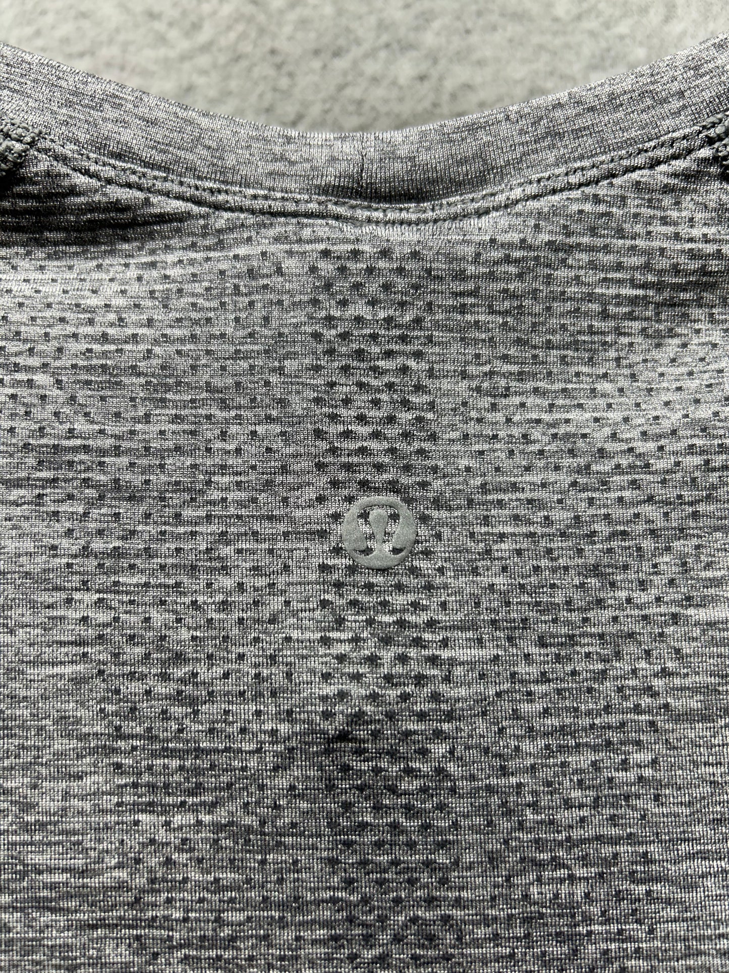 Lululemon Swiftly Tech Short Sleeve 2.0 Size 8 Slate / White