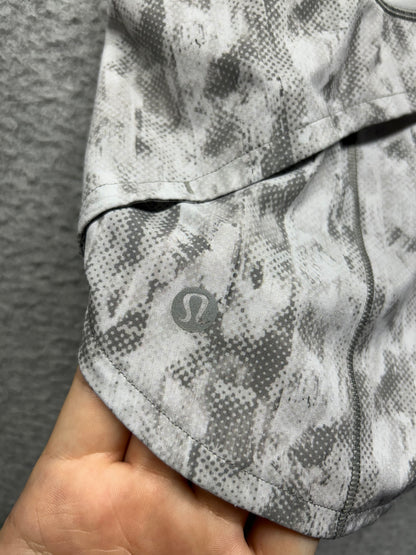 Lululemon Speed Up Short 2.5" Size 4 City Breeze Alpine White Multi