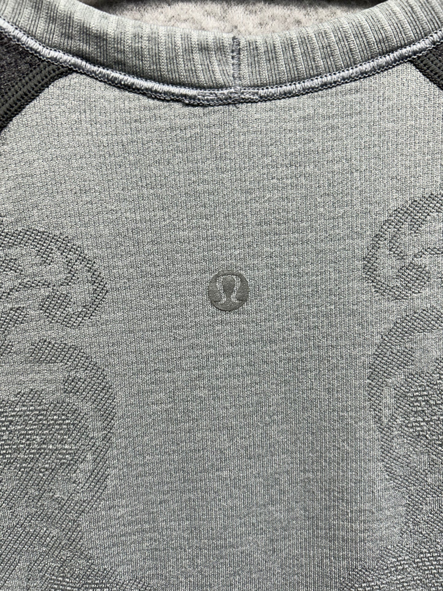 Lululemon Swiftly Tech Short Sleeve Size 4 Paisley Black