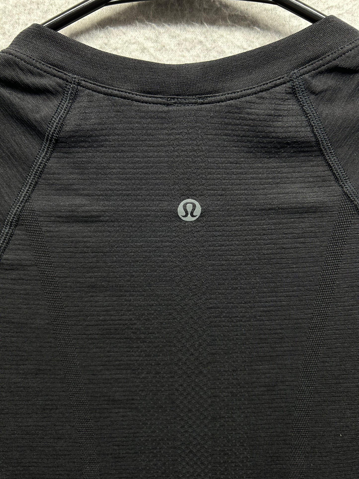 Lululemon Swiftly Tech Short Sleeve Crew Size 4 Black