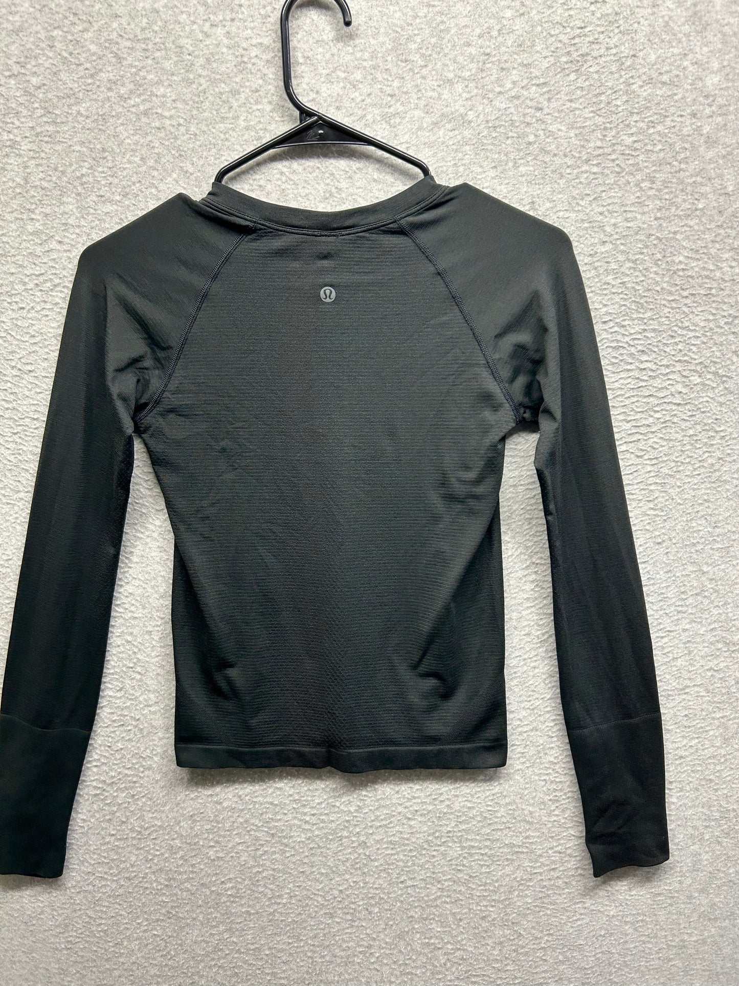 Lululemon Swiftly Tech Long-Sleeve Shirt 2.0 Waist Length Size 4 Black