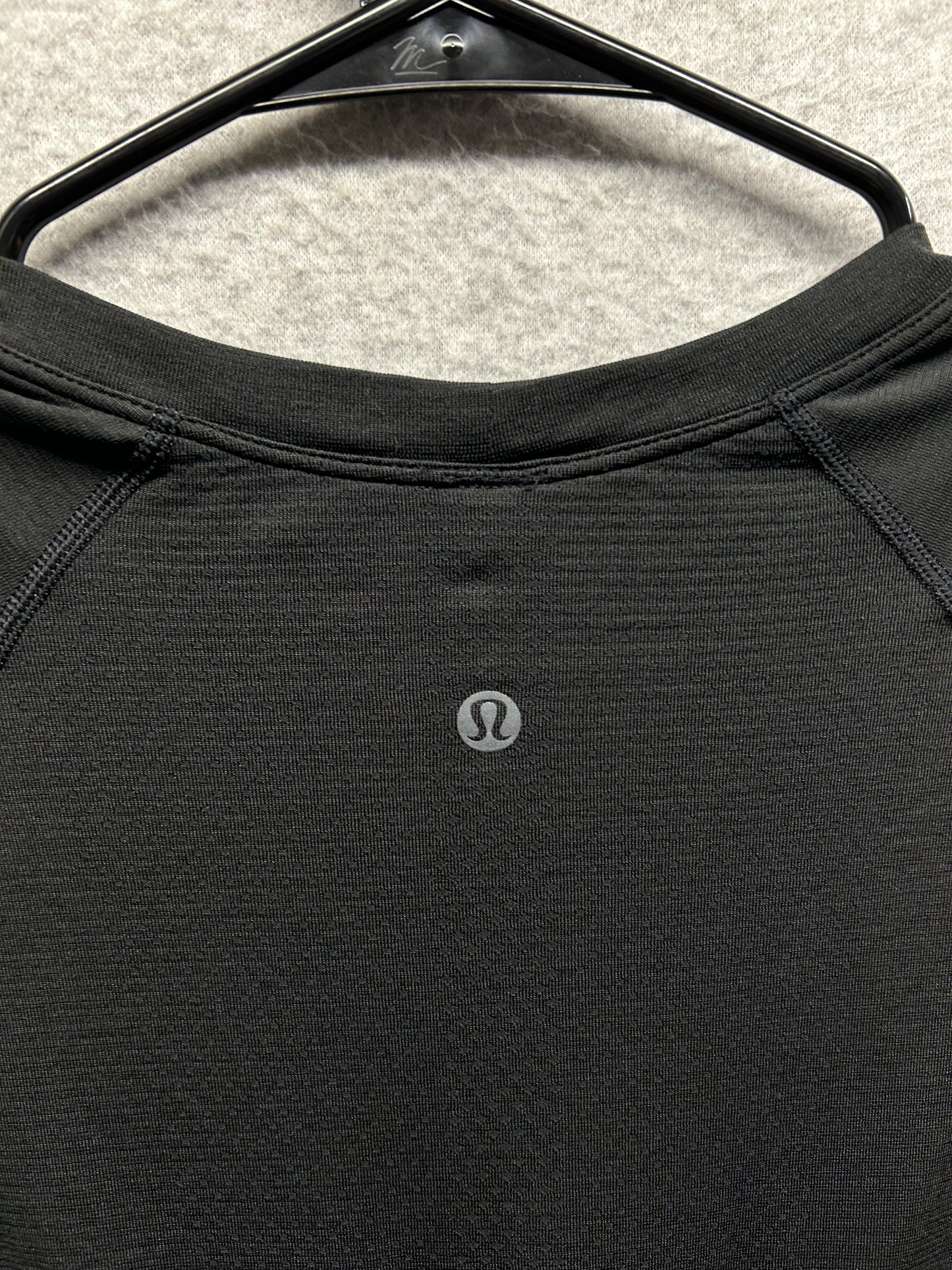 Lululemon Swiftly Tech Long-Sleeve Shirt 2.0 Waist Length Size 4 Black