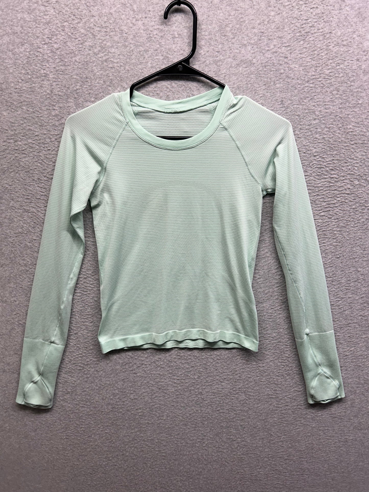 Lululemon Swiftly Tech Long-Sleeve Shirt 2.0 Race Length Size 4 Kohlrabi Green