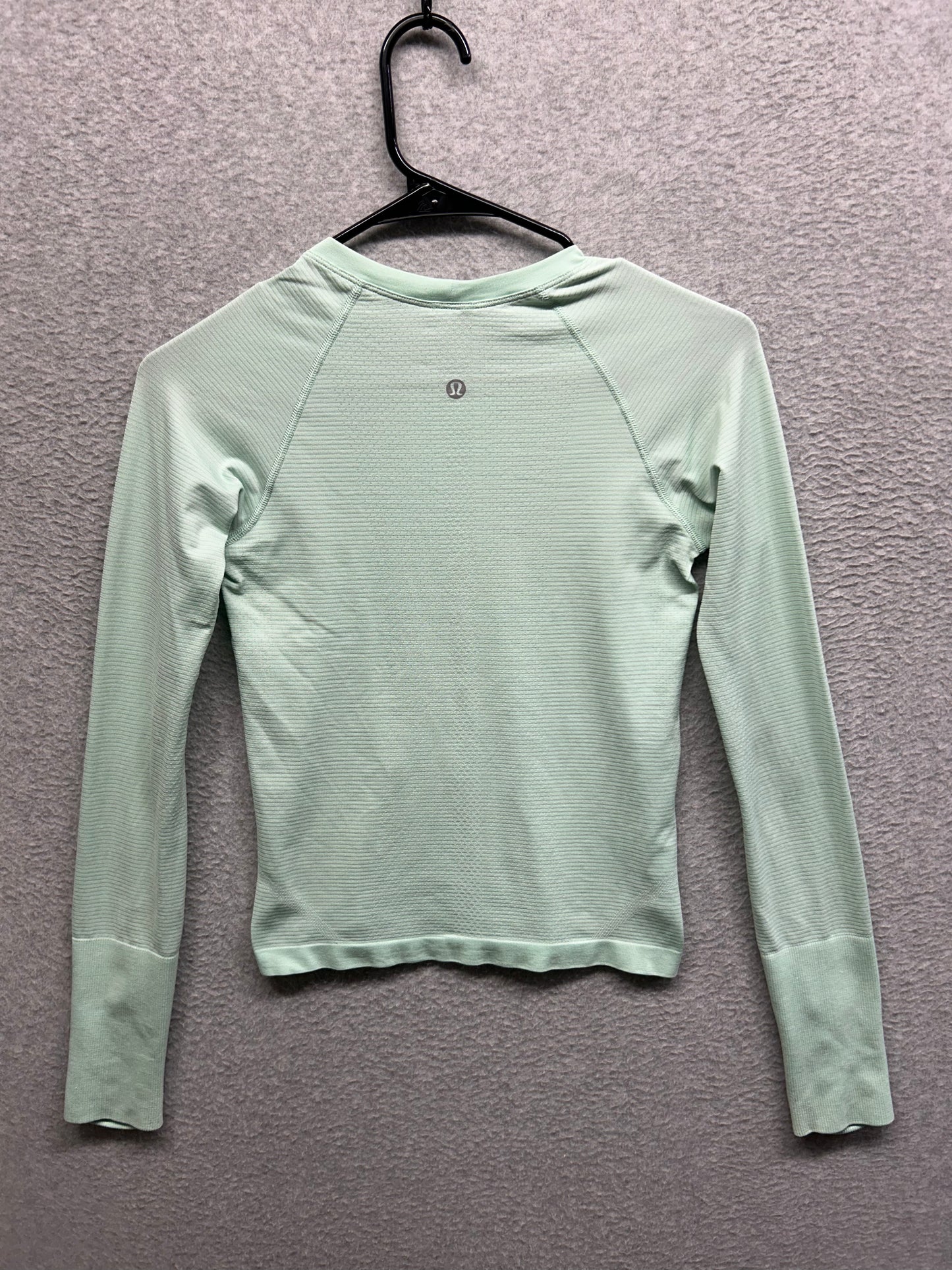 Lululemon Swiftly Tech Long-Sleeve Shirt 2.0 Race Length Size 4 Kohlrabi Green