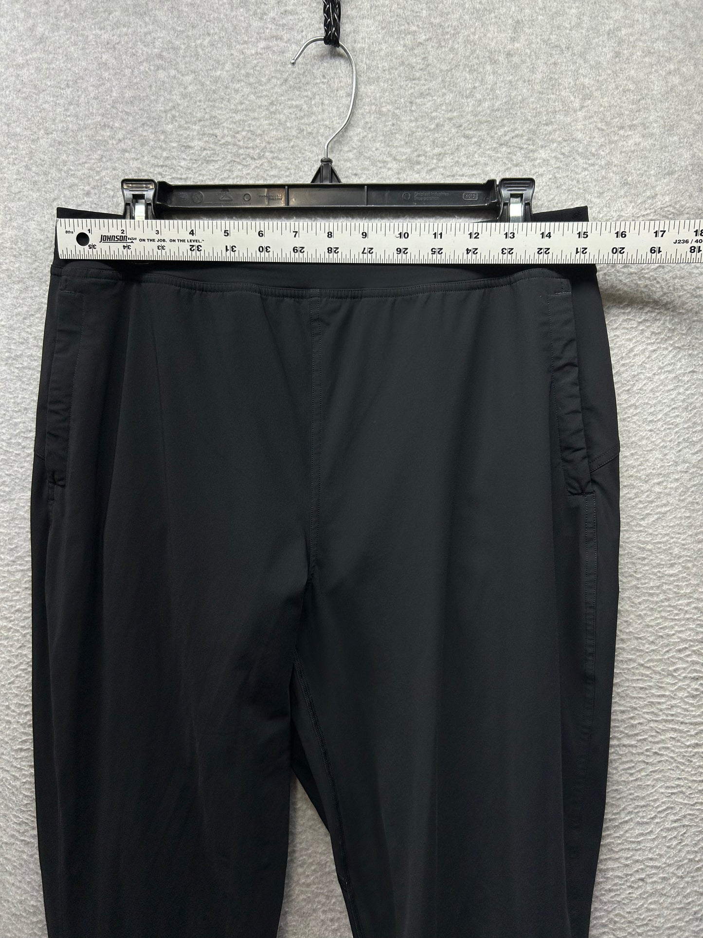 Lululemon Adapted State Jogger Size 10 Black (Sqaure Dot)