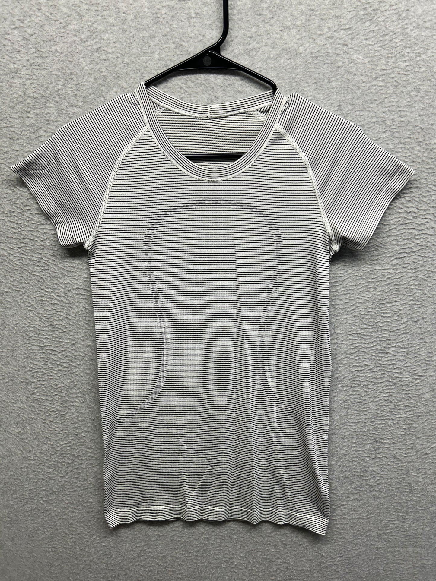 Lululemon Run: Swiftly Tech Short Sleeve Crew Size 6 Tempo Stripe White Black