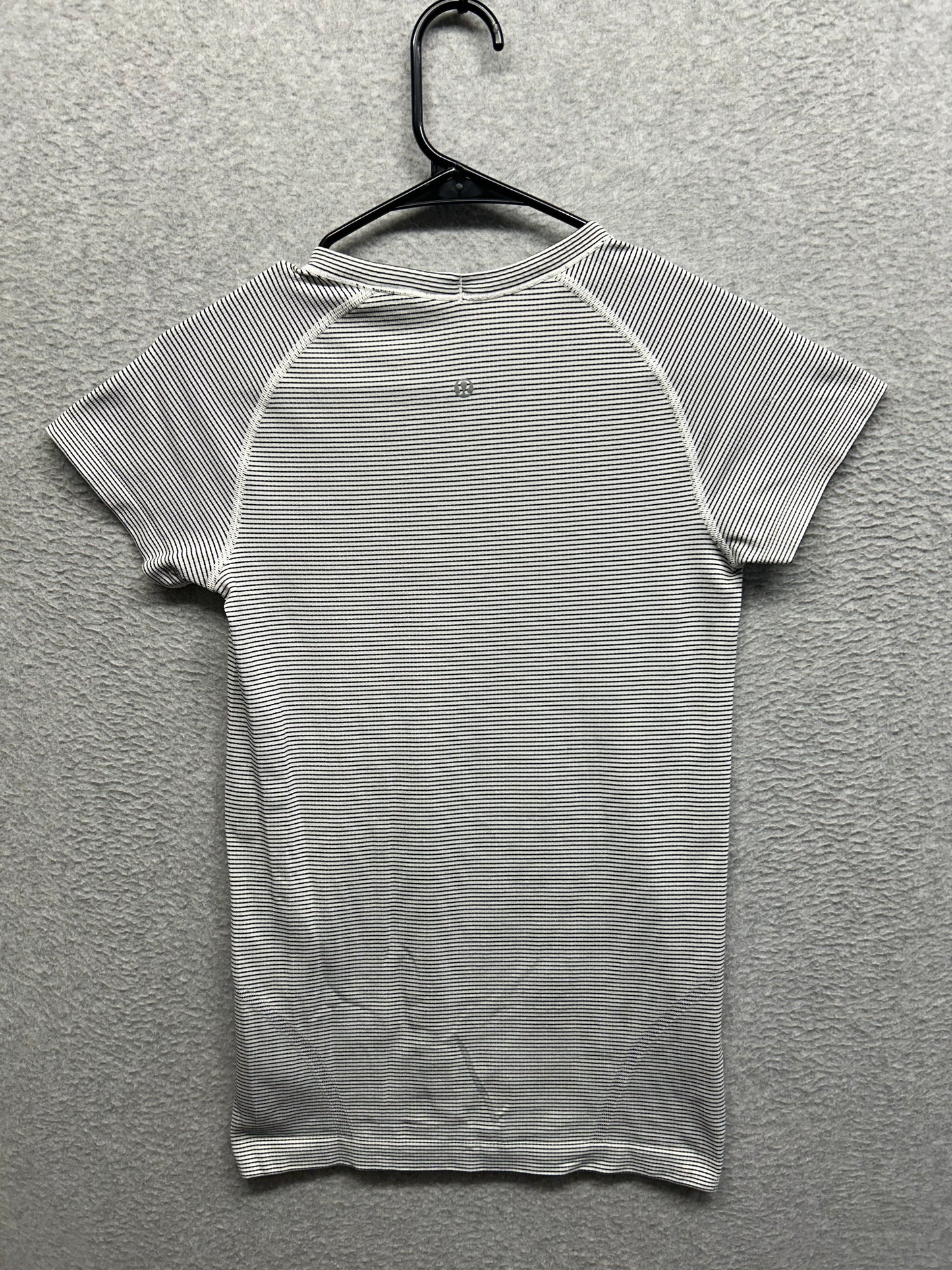 Lululemon Run: Swiftly Tech Short Sleeve Crew Size 6 Tempo Stripe White Black