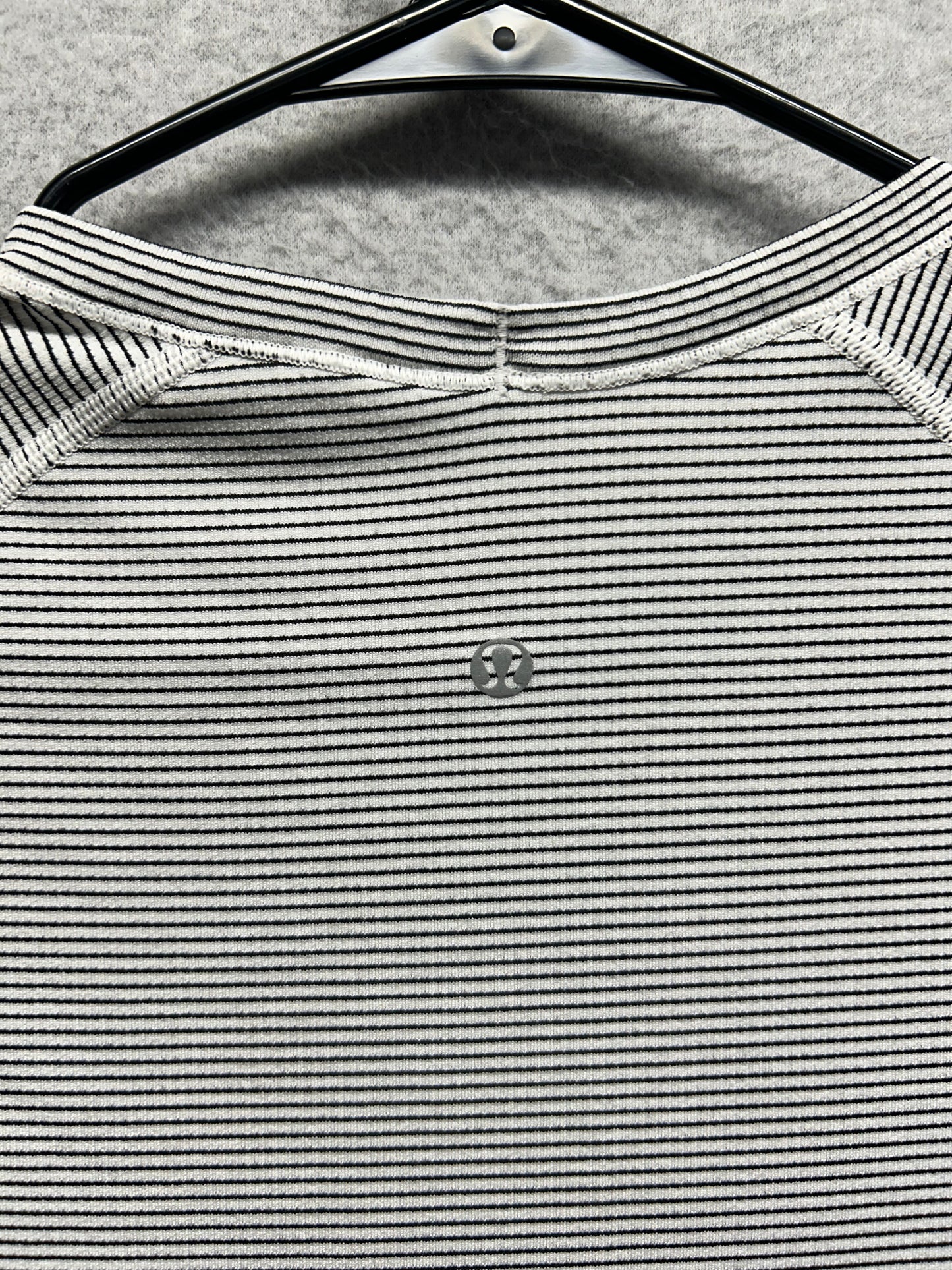 Lululemon Run: Swiftly Tech Short Sleeve Crew Size 6 Tempo Stripe White Black