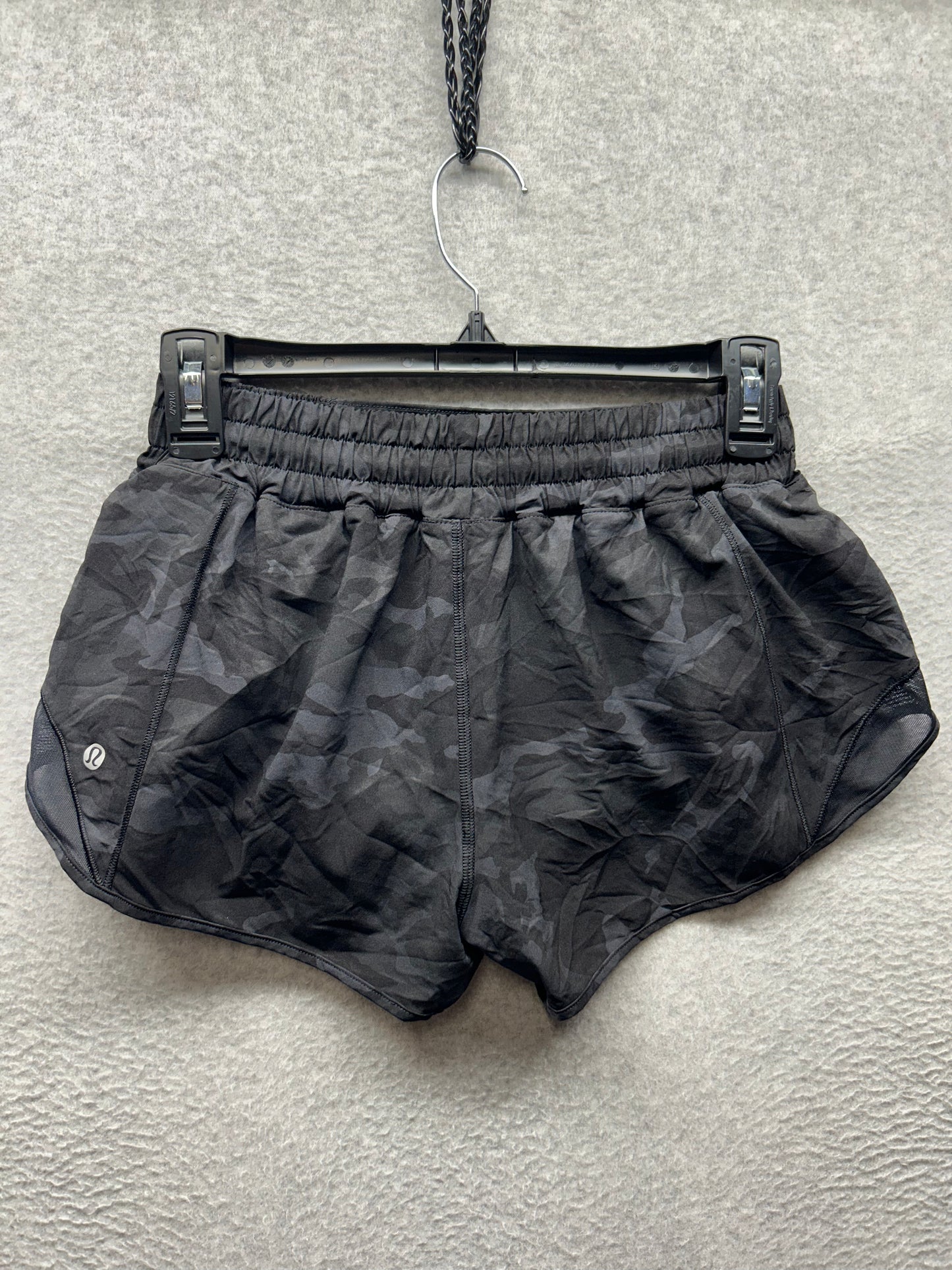 Lululemon Hotty Hot Short II 2.5" Size 6 Reg Incognito Camo Multi Gator Green / Black